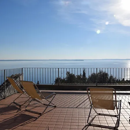 Holiday home In The Green, Extraordinary Silent Position, Great View Garda (Verona)